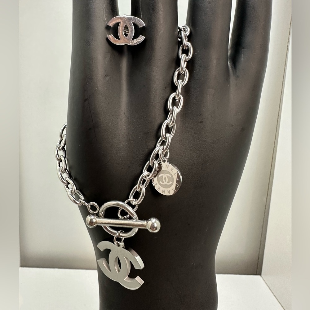 Classic CC Silver Tone Set